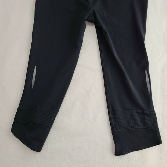 Under Armour Women's (XS/S) Black Capri Leggings Activewear - Picture 7 of 7